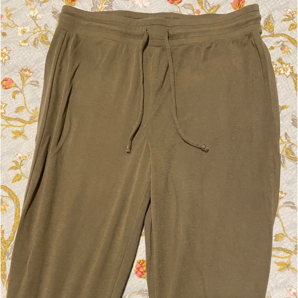 Madewell Joggers - Picture 3 of 6